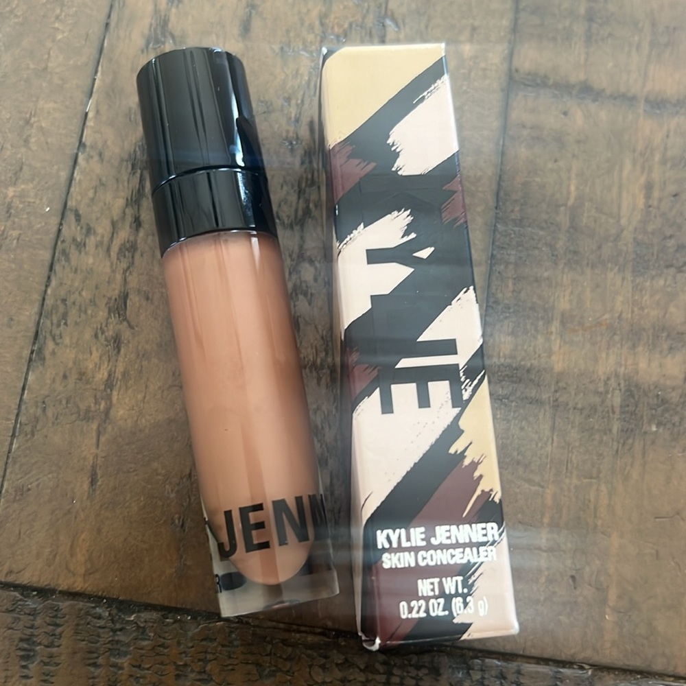 NEW Kylie Jenner cosmetics 2 lipsticks 1 concealer. Madeline - Flitini - Almond - Picture 8 of 9